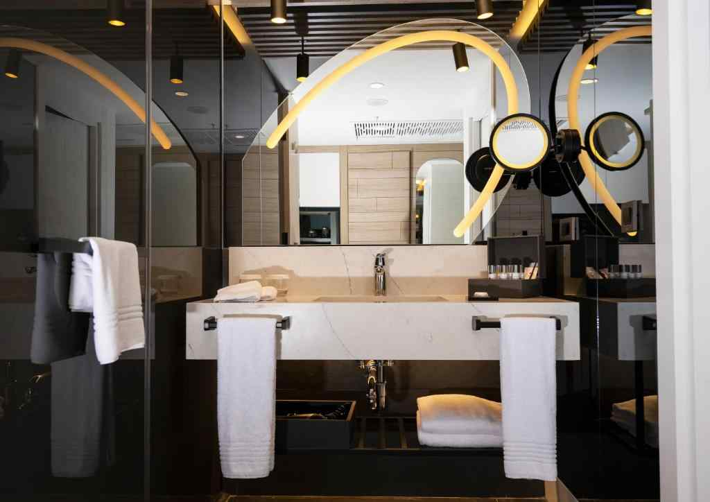 Deluxe Room Side Sea View & Pool View