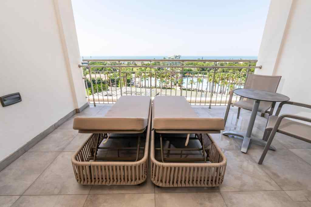 Deluxe Room Direct Sea View