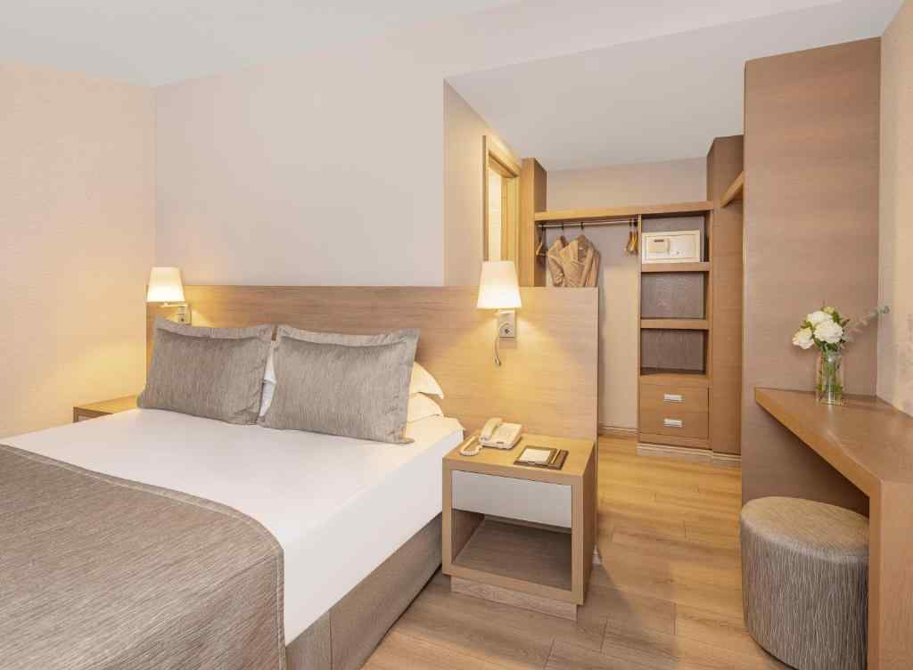 Deluxe Family Duplex Room with Sea View and Balcony