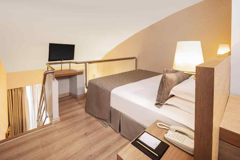 Deluxe Family Duplex Room with Sea View and Balcony