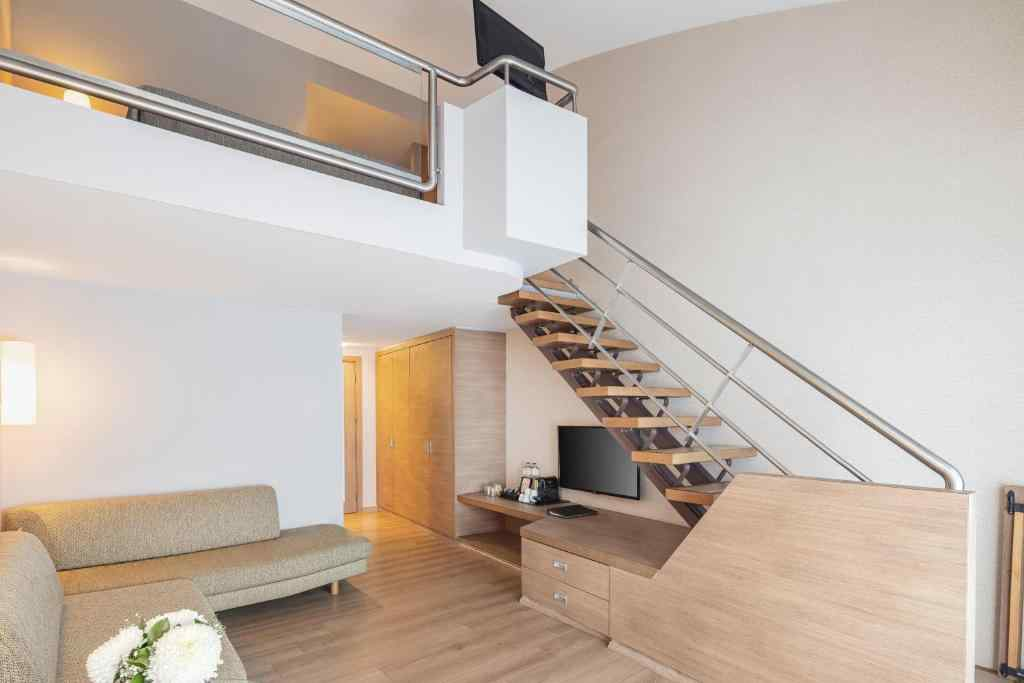 Deluxe Family Duplex Room with Sea View and Balcony