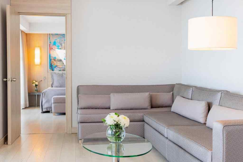 Deluxe Family Suite with Sea View And Balcony