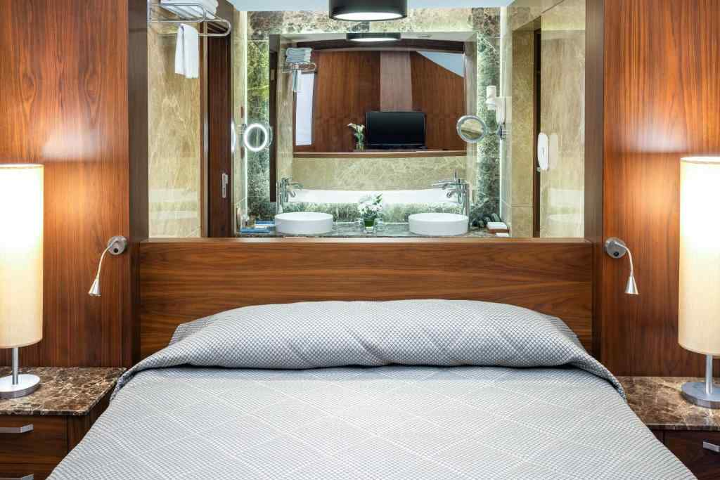 Deluxe Royal Suite with Sea View and Balcony