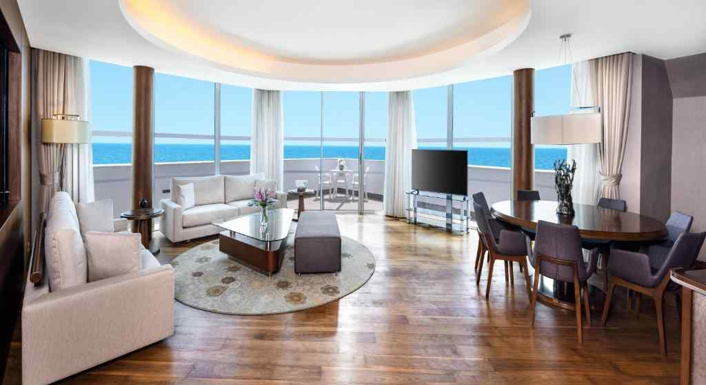 Deluxe Royal Suite with Sea View and Balcony