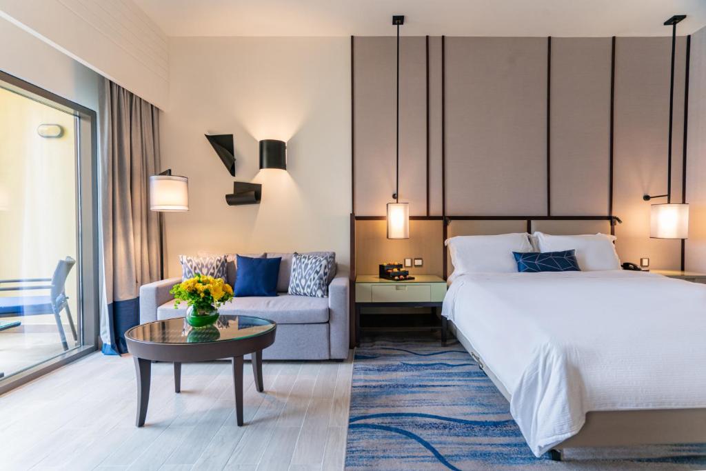 Sea Front View Room with Balcony and Lounge Access - King Bed 