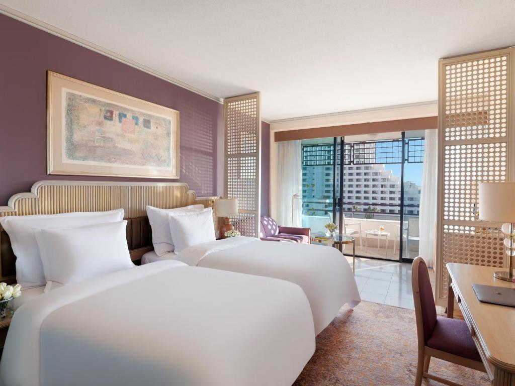 Standard Twin room with sea side view