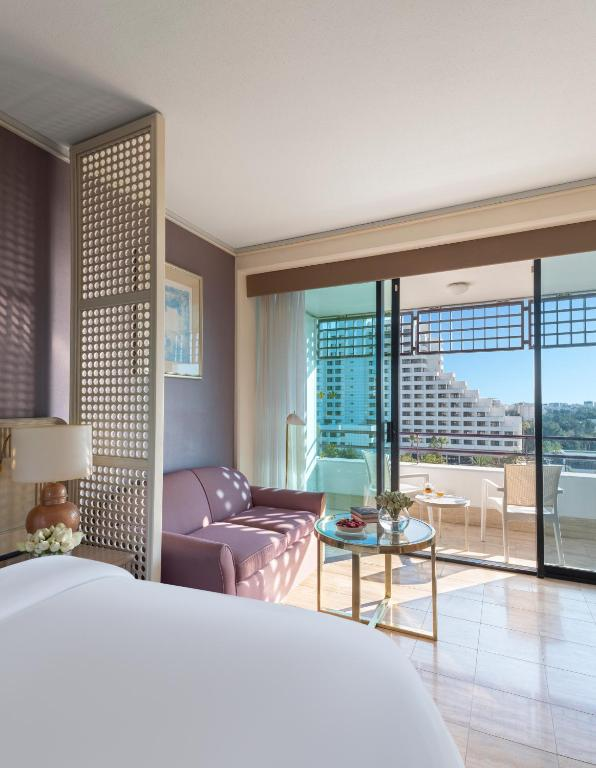 Standard Twin room with sea side view