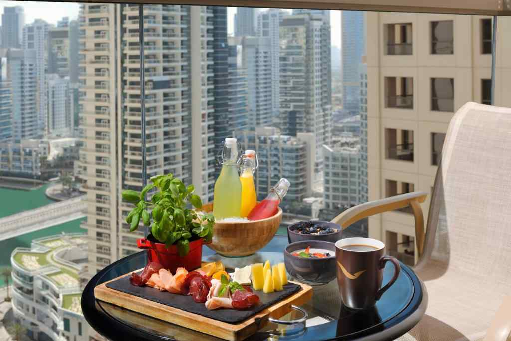 Executive King with Balcony, Lounge Access, Breakfast, Refreshments & Evening drinks and Canapés