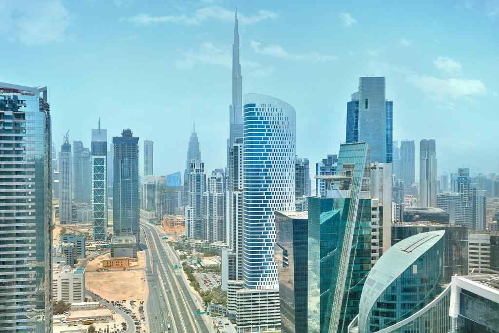 Deluxe King Suite - Corner Room