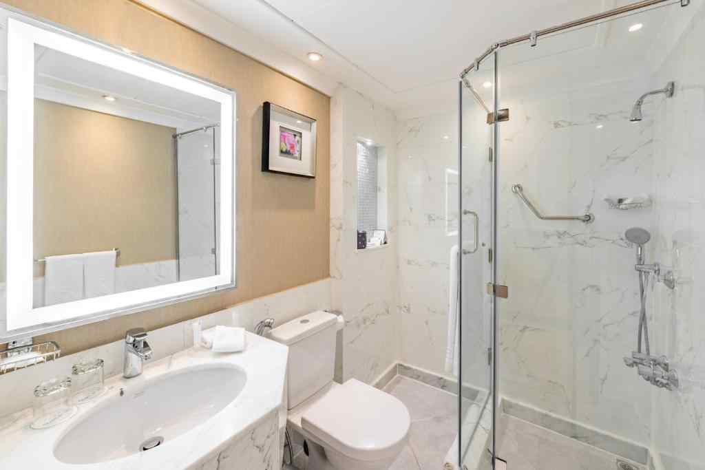 Spacious Partial Kaaba view room - twin beds