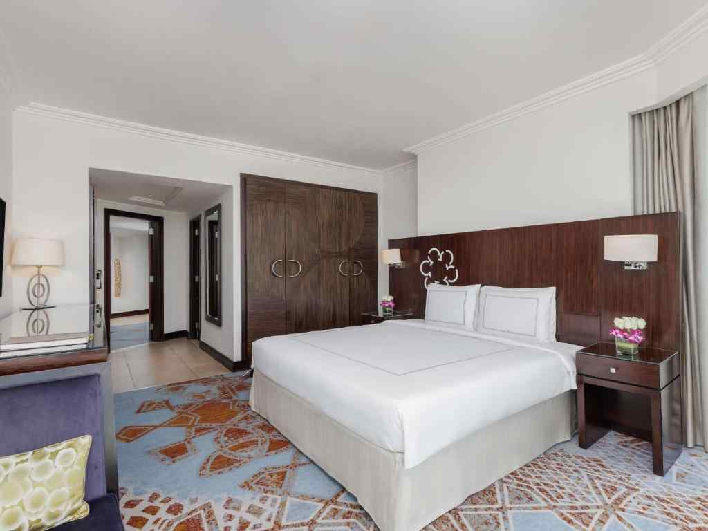 Junior Suite with city view