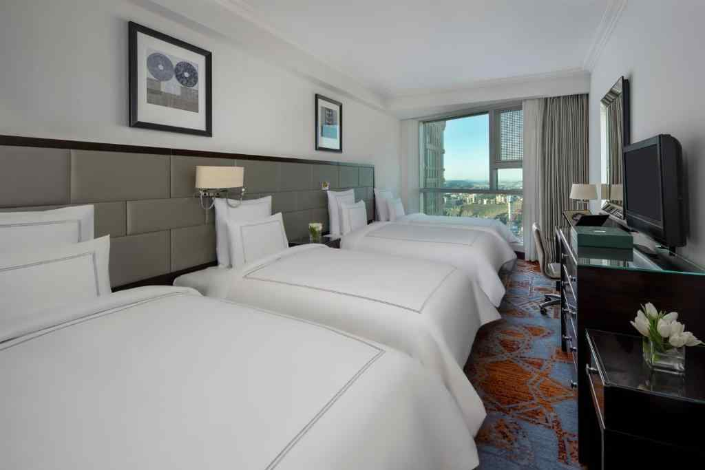 Classic Quadruple room with partial Haram view