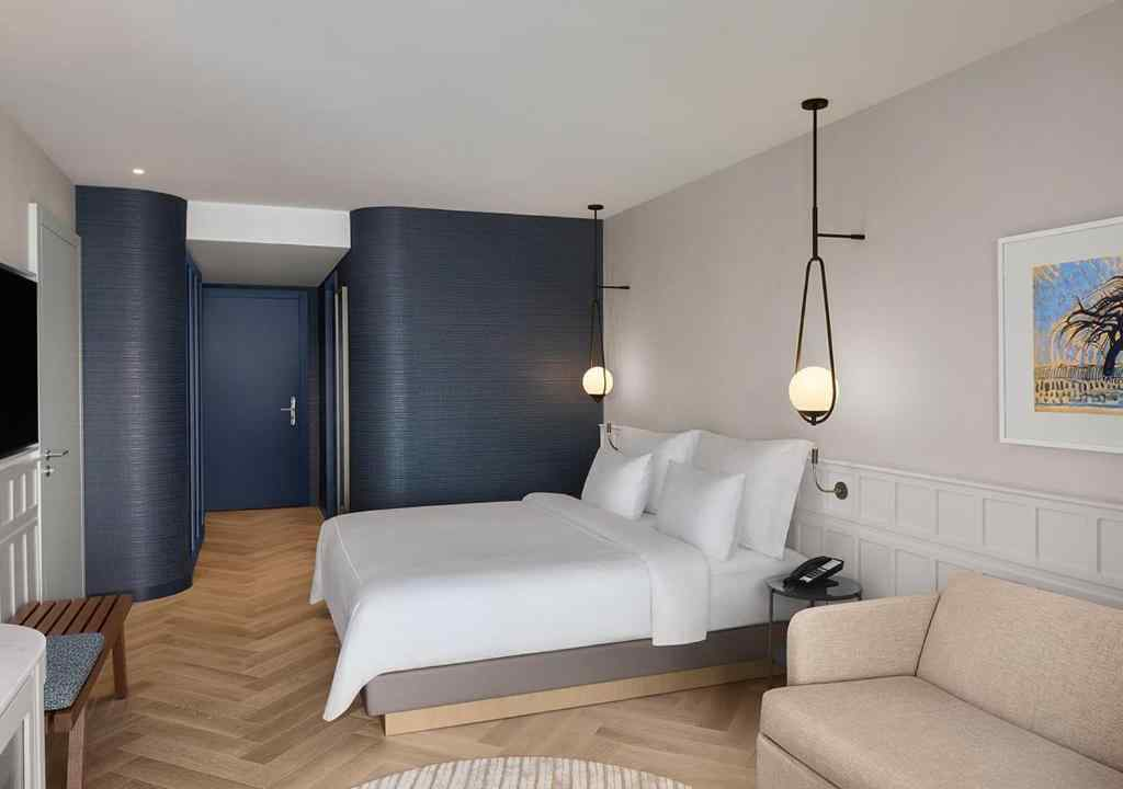 Deluxe Double or Twin room with city view