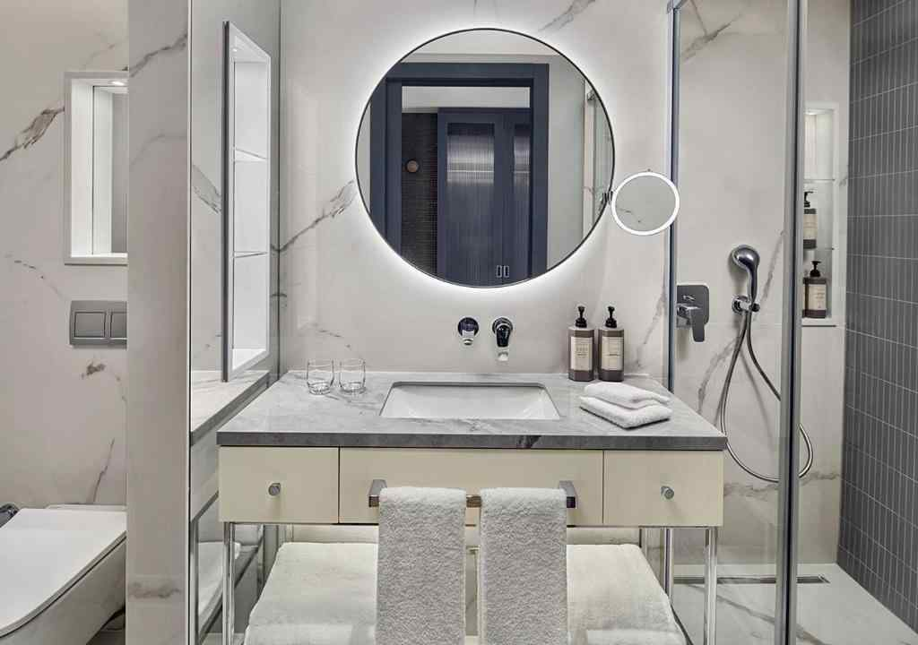 Deluxe Double or Twin room with city view